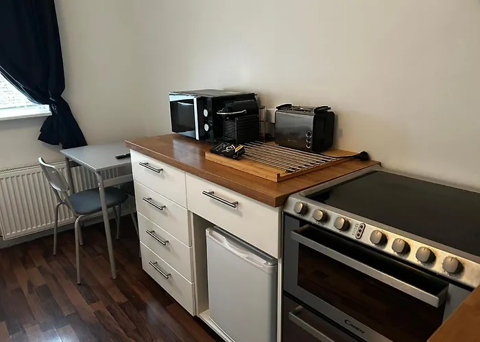 Studio 104- Free Parking Onsite -Private Entrance