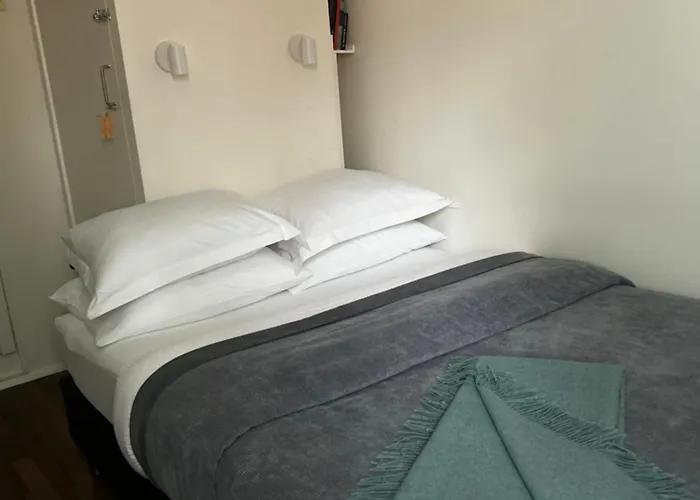 Studio 104- Free Parking Onsite -Private Entrance